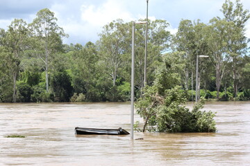 Receding Flood Waters Brisbane River at Colleges Crossing Recreation Park near Ipswich, Queensland Australia 1st March 2022. Worst Flooding in Decades, State of Emergency. - obrazy, fototapety, plakaty
