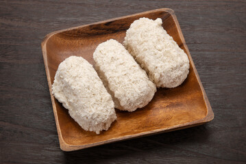 調理前の冷凍カニクリームコロッケ