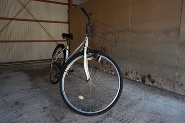 Naklejka na ściany i meble 古い錆びた自転車