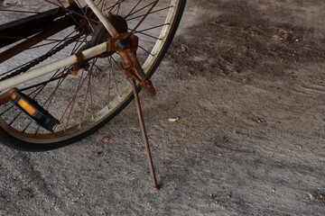古い錆びた自転車