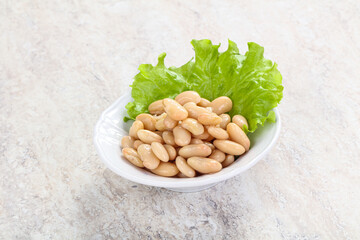 White canned beans for vegan suisine