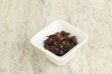Dry Clove aroma in the bowl