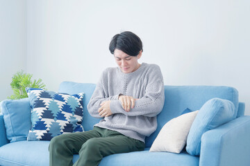 男性　寒気　リビング