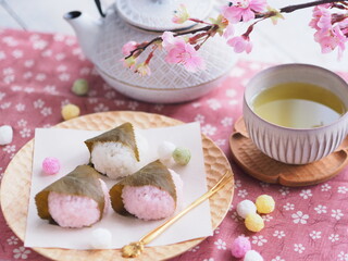 春の和菓子 紅白の桜餅でティータイム