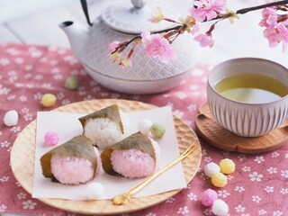 春の和菓子 紅白の桜餅でティータイム