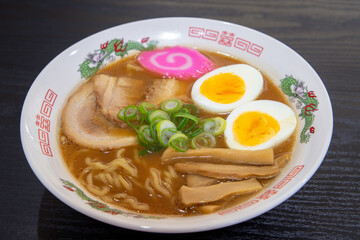 豚骨醤油ラーメン