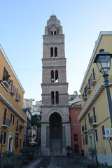 campanile del duomo di gaeta in stile romanico