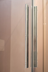 Silver longitudinal handle for a glass shower enclosure 