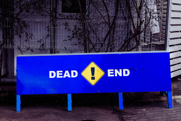 DEAD　ENDの看板