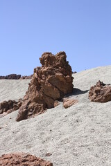 Fototapeta na wymiar Felsformation im Sand im Teide Nationalpark auf Teneriffa beim Aussichtspunkt Minas de San José