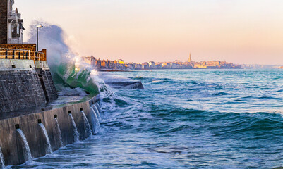 High tides in Saint-Malo - obrazy, fototapety, plakaty