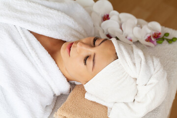 Obraz na płótnie Canvas Woman getting spa massage treatment at beauty spa salon