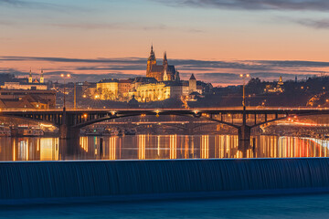 Naklejka premium night, city, river, bridge, architecture, water, europe, prague, castle, building, panorama, church, light, landscape, travel, reflection, tower, sky, town, sunset, golden hour, bridge, charles
