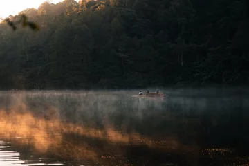 Vlies Fototapete Schokoladenbraun Wunderschöner Natursee und Wald am Morgen