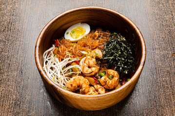 noodle with shrimps and egg