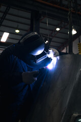 Obraz na płótnie Canvas welder at work
