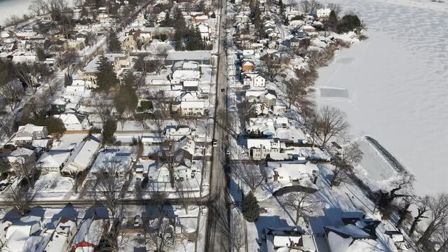 Delightful living of St. Catharines, Ontario Martindale Pond aerial