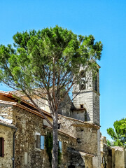 Richerenches
This Provencal village, located near Valréas in the Enclave of the Popes, is known as 