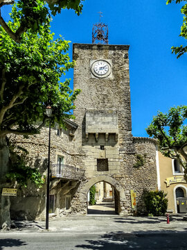 Richerenches
This Provencal village, located near Valr&eacute;as in the Enclave of the Popes, is known as "the capital of the truffle".
