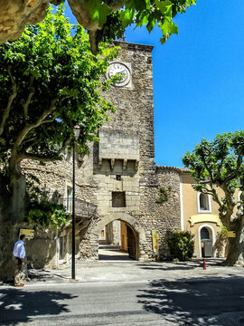 Richerenches
This Provencal village, located near Valr&eacute;as in the Enclave of the Popes, is known as "the capital of the truffle".
