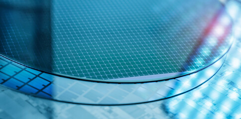silicon chip wafer reflecting blue colors background - obrazy, fototapety, plakaty