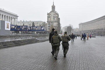 Obraz premium Ukraine, Kyiv, February 23, 2022, empty city streets, the center of the capital, Militia, patrol, army, control,