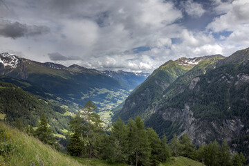 Naklejka na ściany i meble Die wunderbare Welt der Österreichischen Alpen