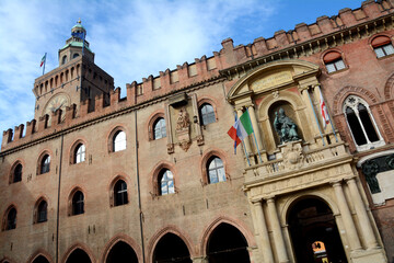 Fototapeta na wymiar Palazzo d'Accursio which is the town hall and the Palazzo di Re Enzo in Piazza Maggiore.