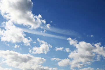 Naklejka na ściany i meble Blauer Himmel mit Wolken und Sonne, Hintergrund
