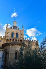 Fototapeta na wymiar katholische Kirche Sé Velha (alte Kathedrale) in Coimbra, Portugal 