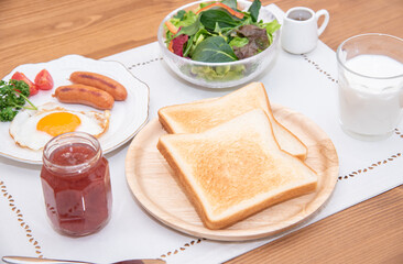 手作りのおしゃれな朝ごはんセット