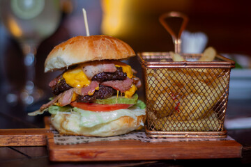 gourmet hamburguesa y papas