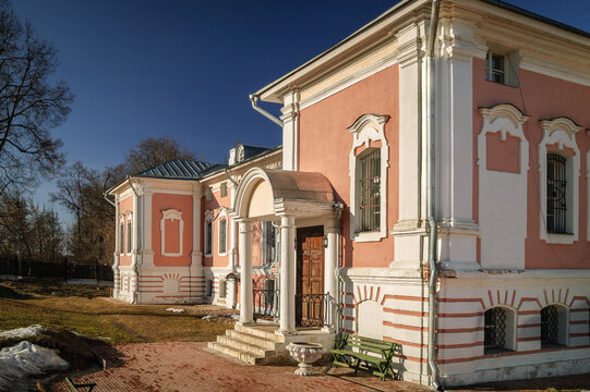 Russia, Moscow region, the estate of Lopasnya-Zachatievskoe.
