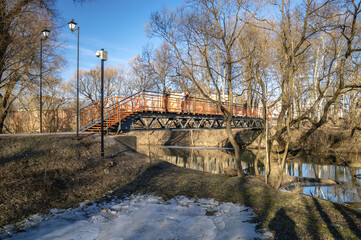 Russia, Moscow region, the manor of Lopasnya-Zachatievskoe, spring in the manor park.