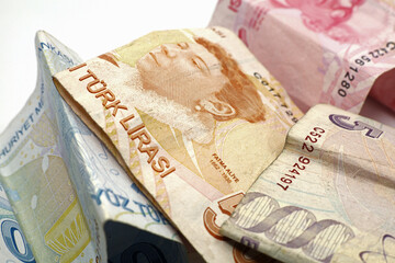 Obraz premium close-up Turkish banknotes isolated on white background