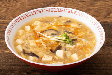 酸辣湯麺　(サンラータン麺・スーラータン麺)