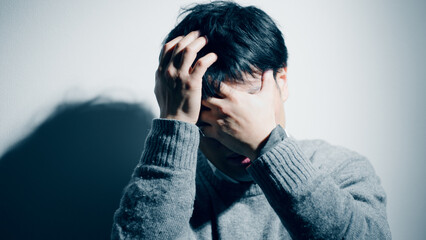 精神障害を患っている男性イメージ