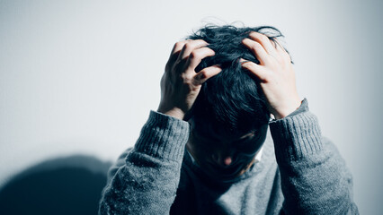 精神障害を患っている男性イメージ