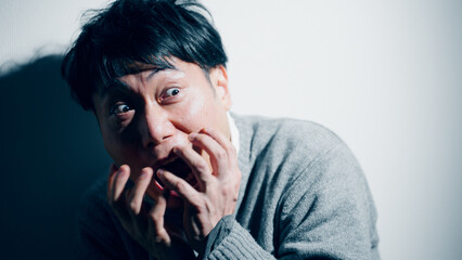 精神障害を患っている男性イメージ