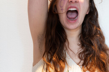 feminist girl screaming without shaving