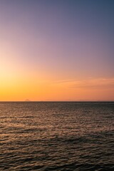 【香川県】水平線が見える夕方の海　瀬戸内海
