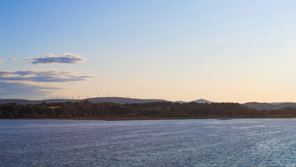 Étang de Sigean, dévoilant toute sa splendeur pendant le coucher du soleil