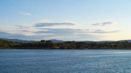 Étang de Sigean, dévoilant toute sa splendeur pendant le coucher du soleil