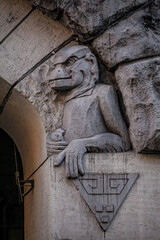 Fototapeta na wymiar Statue of a sitting monkey - stone carving, Riga