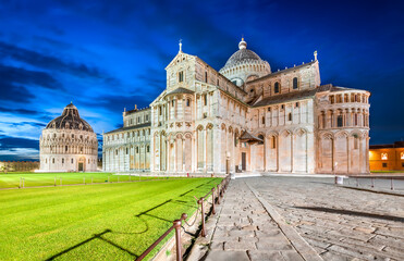 Obraz premium Pisa, Leaning Tower and Putti Fountaind - Italy, Tuscany.