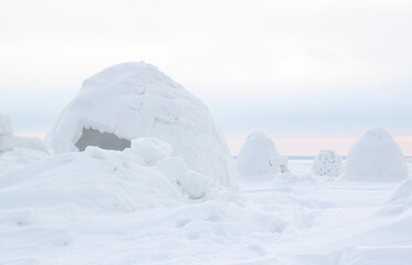 Fototapeta na wymiar construction of igloo from snow and ice