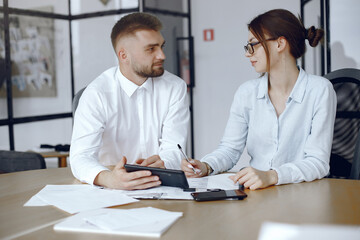 Obraz premium Colleagues hold a meeting