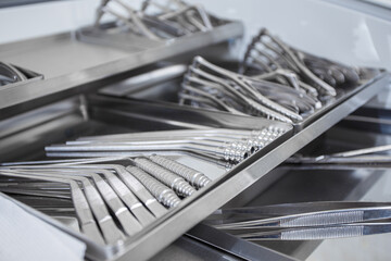 Instruments for cardiothoracic and vascular surgery in a steel tray