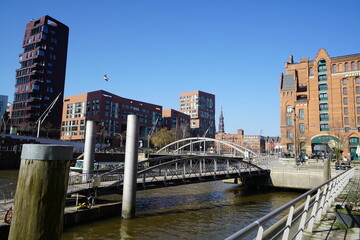 Sch&ouml;nes Geb&auml;ude in Hamburg mit sch&ouml;nem Wetter