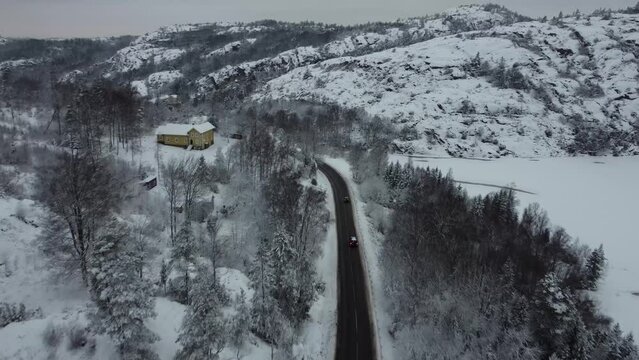 Landrover Driving Between Snowy Mountains Road 174 Lake Dingle Sweden 4K 30fps